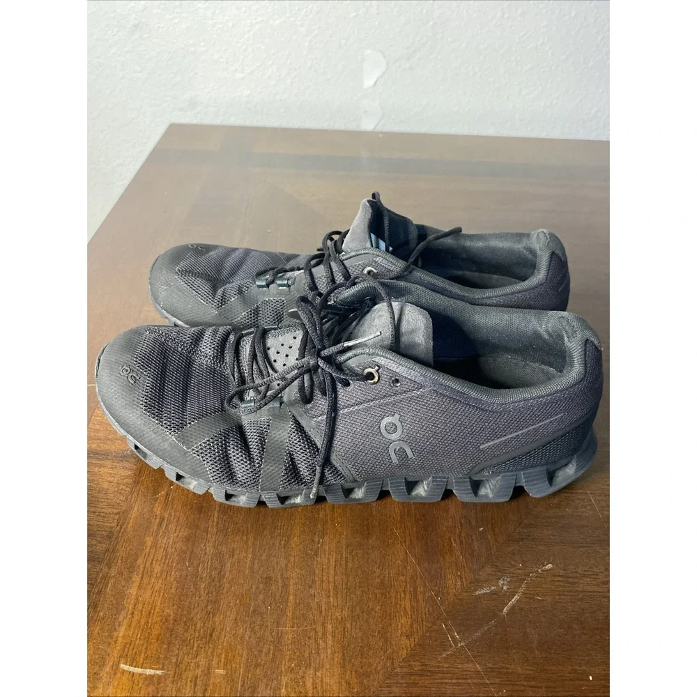 On Cloud 5 Mens 10.5 All Black Running Shoes Sneakers 19-0002